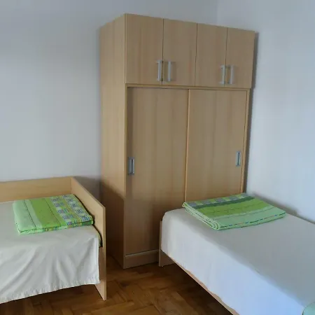 Apartmani Tomicic Malinska Exterior photo