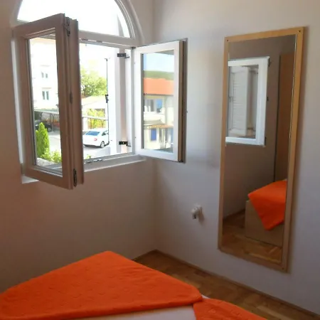 Apartmani Tomicic Malinska Exterior photo