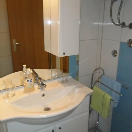 Apartmani Tomicic Malinska Exterior photo