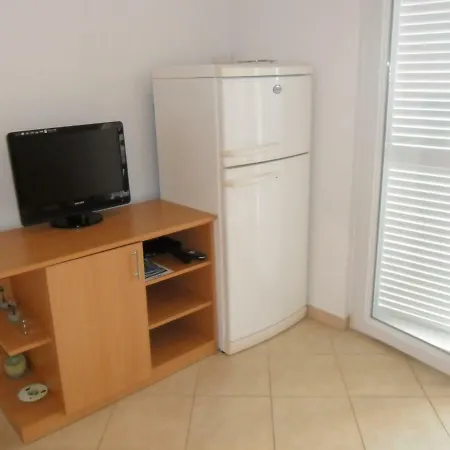 Apartmani Tomicic Malinska Exterior photo