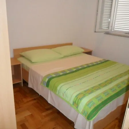 Apartmani Tomicic Malinska Exterior photo
