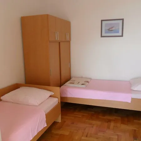 Apartmani Tomicic Malinska Exterior photo